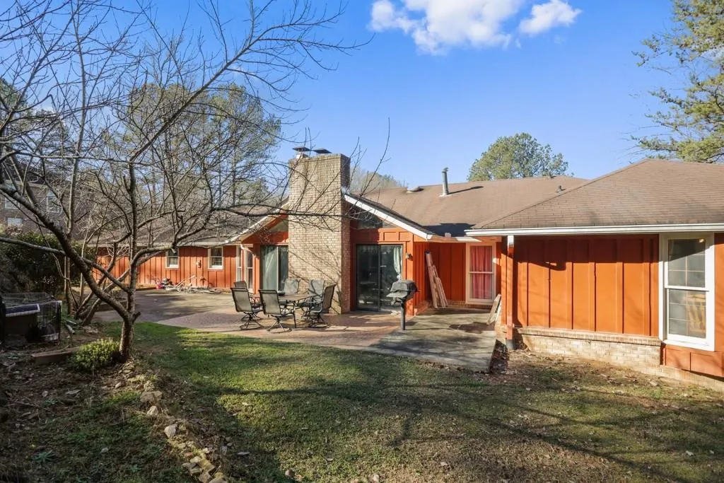 420 Riverhill Drive, Sandy Springs, Georgia 30328, 4 Bedrooms Bedrooms, ,3 BathroomsBathrooms,Residential,Sold,420 Riverhill Drive,5631958