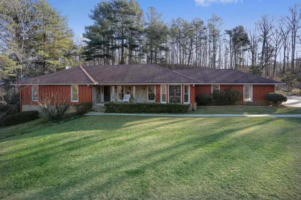 420 Riverhill Drive, Sandy Springs, Georgia 30328, 4 Bedrooms Bedrooms, ,3 BathroomsBathrooms,Residential,Sold,420 Riverhill Drive,5631958