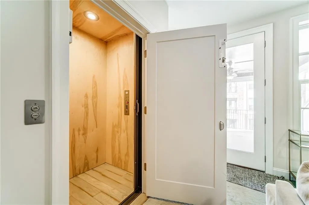 4512 Collins Avenue Unit 10, Atlanta, Georgia 30342, 4 Bedrooms Bedrooms, ,4 BathroomsBathrooms,Residential,Sold,4512 Collins Avenue Unit 10,6812831