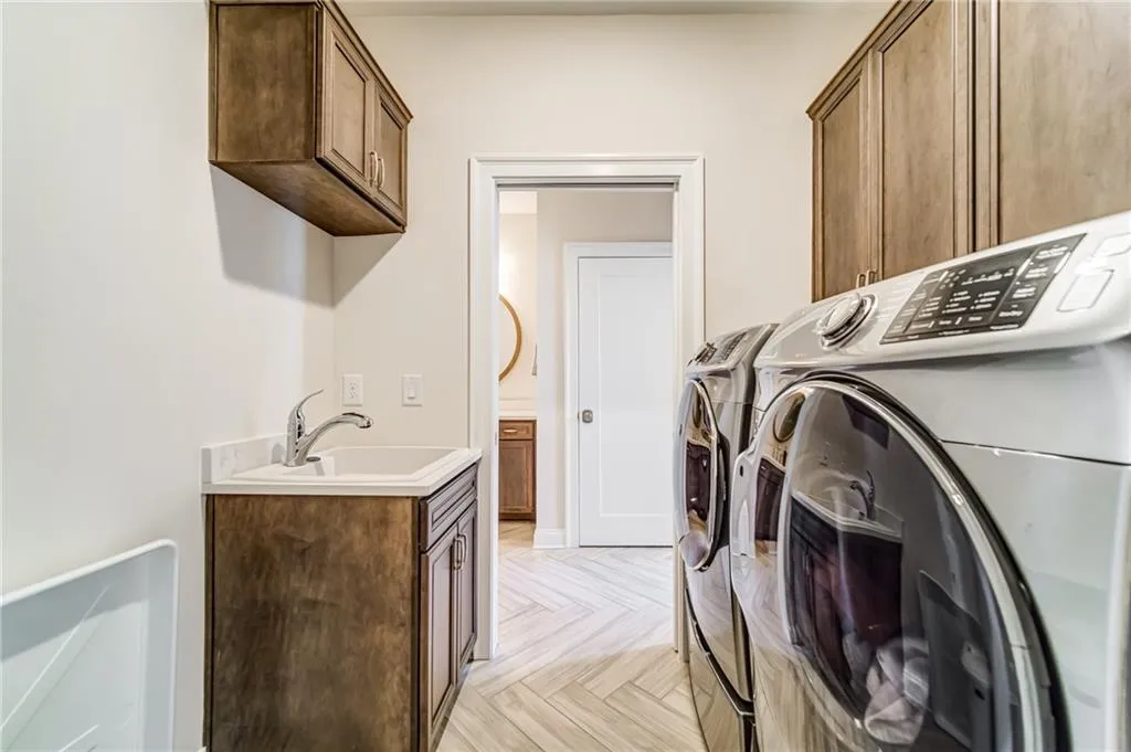 4512 Collins Avenue Unit 10, Atlanta, Georgia 30342, 4 Bedrooms Bedrooms, ,4 BathroomsBathrooms,Residential,Sold,4512 Collins Avenue Unit 10,6812831