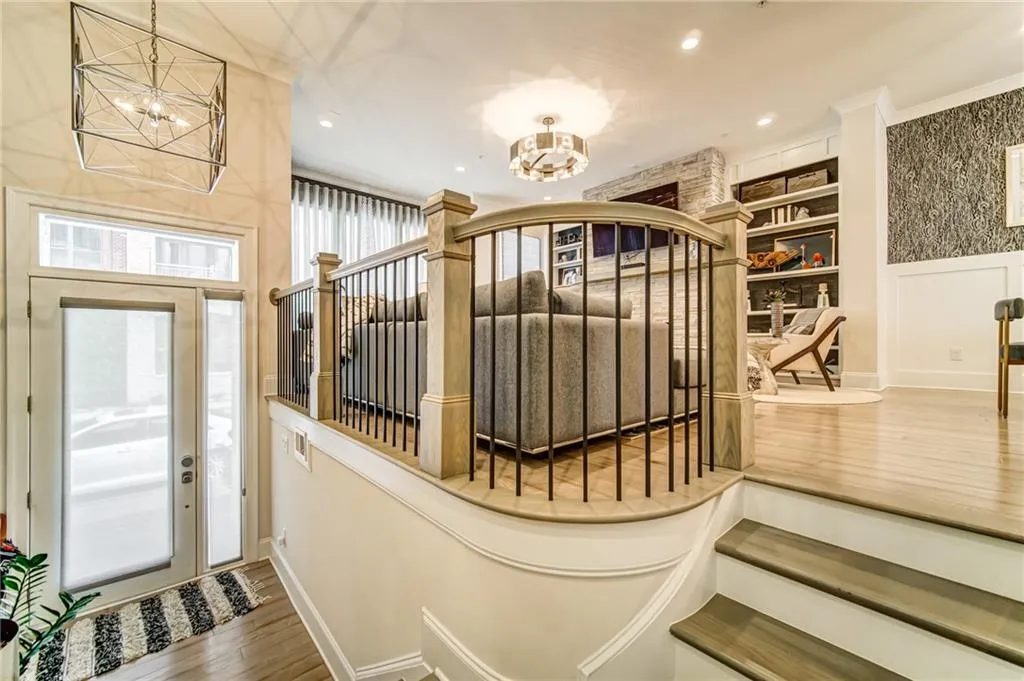 4512 Collins Avenue Unit 10, Atlanta, Georgia 30342, 4 Bedrooms Bedrooms, ,4 BathroomsBathrooms,Residential,Sold,4512 Collins Avenue Unit 10,6812831
