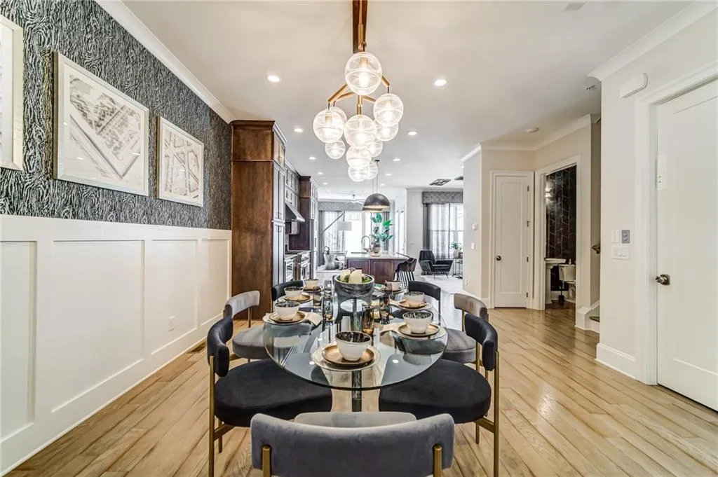 4512 Collins Avenue Unit 10, Atlanta, Georgia 30342, 4 Bedrooms Bedrooms, ,4 BathroomsBathrooms,Residential,Sold,4512 Collins Avenue Unit 10,6812831