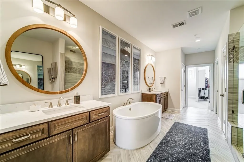 4512 Collins Avenue Unit 10, Atlanta, Georgia 30342, 4 Bedrooms Bedrooms, ,4 BathroomsBathrooms,Residential,Sold,4512 Collins Avenue Unit 10,6812831