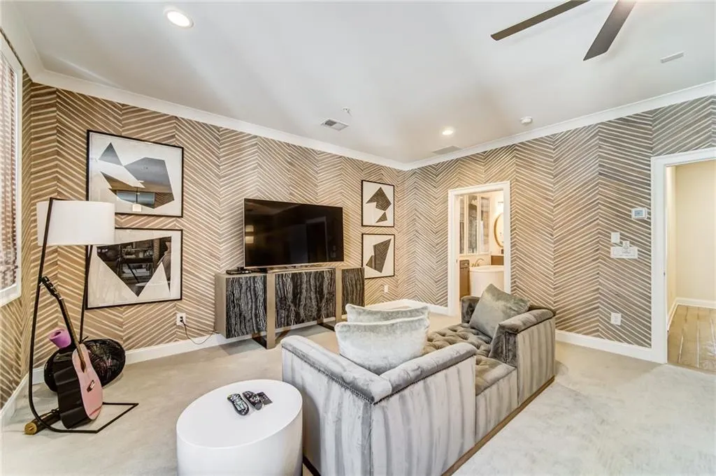 4512 Collins Avenue Unit 10, Atlanta, Georgia 30342, 4 Bedrooms Bedrooms, ,4 BathroomsBathrooms,Residential,Sold,4512 Collins Avenue Unit 10,6812831