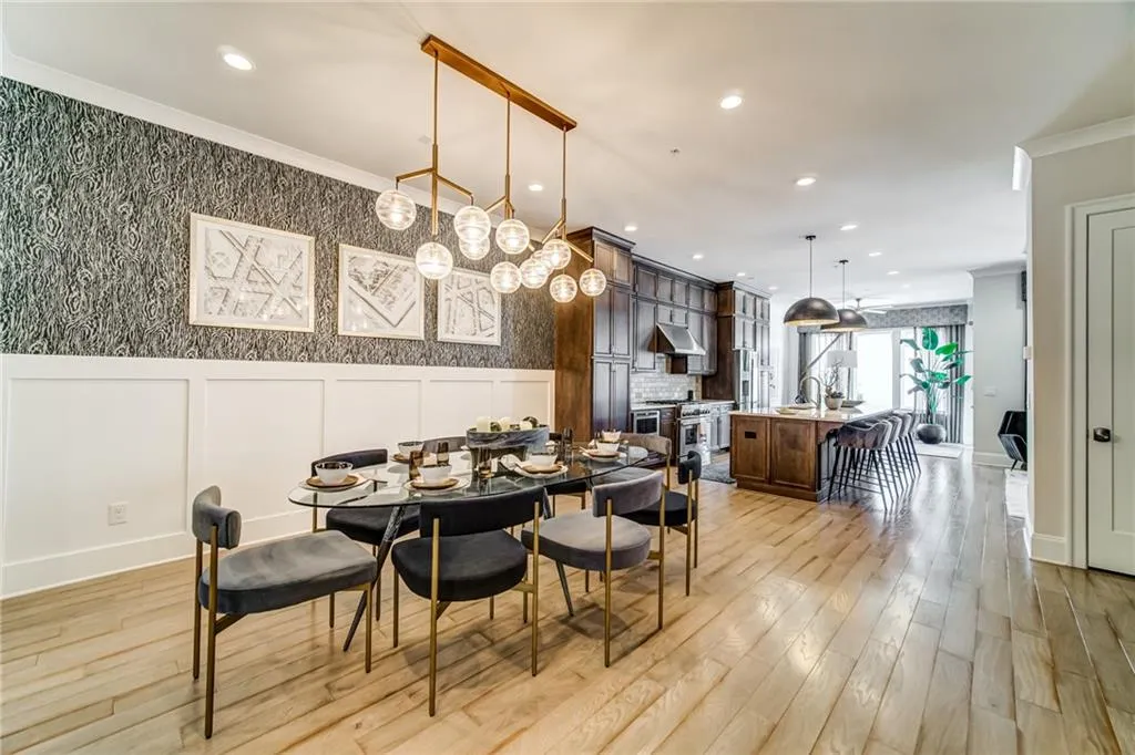 4512 Collins Avenue Unit 10, Atlanta, Georgia 30342, 4 Bedrooms Bedrooms, ,4 BathroomsBathrooms,Residential,Sold,4512 Collins Avenue Unit 10,6812831