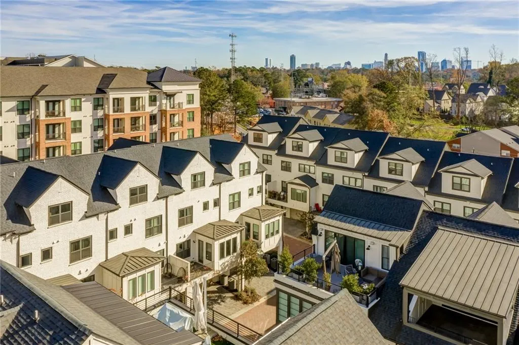 4512 Collins Avenue Unit 10, Atlanta, Georgia 30342, 4 Bedrooms Bedrooms, ,4 BathroomsBathrooms,Residential,Sold,4512 Collins Avenue Unit 10,6812831