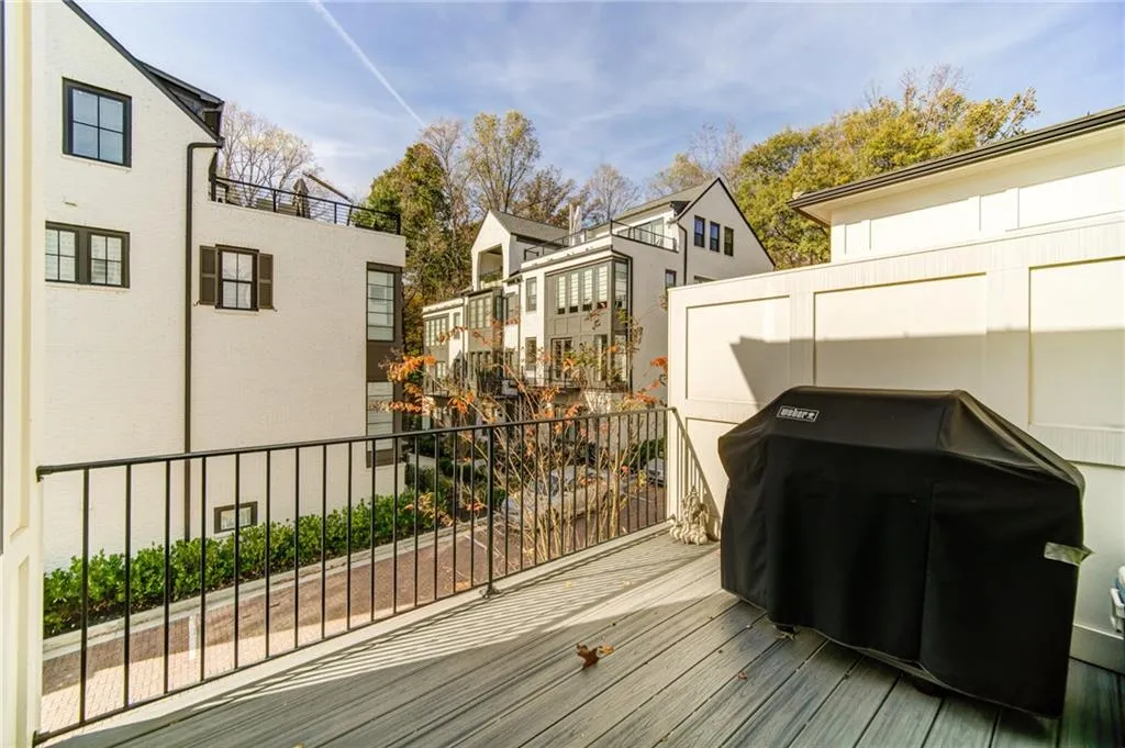 4512 Collins Avenue Unit 10, Atlanta, Georgia 30342, 4 Bedrooms Bedrooms, ,4 BathroomsBathrooms,Residential,Sold,4512 Collins Avenue Unit 10,6812831
