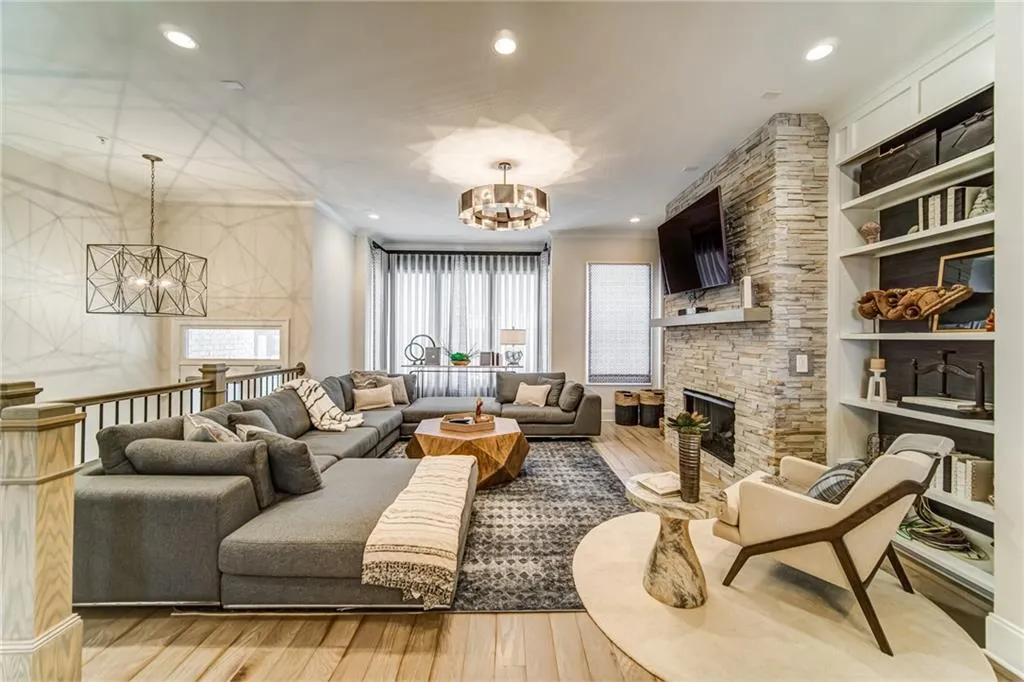 4512 Collins Avenue Unit 10, Atlanta, Georgia 30342, 4 Bedrooms Bedrooms, ,4 BathroomsBathrooms,Residential,Sold,4512 Collins Avenue Unit 10,6812831
