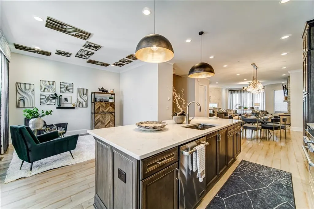 4512 Collins Avenue Unit 10, Atlanta, Georgia 30342, 4 Bedrooms Bedrooms, ,4 BathroomsBathrooms,Residential,Sold,4512 Collins Avenue Unit 10,6812831
