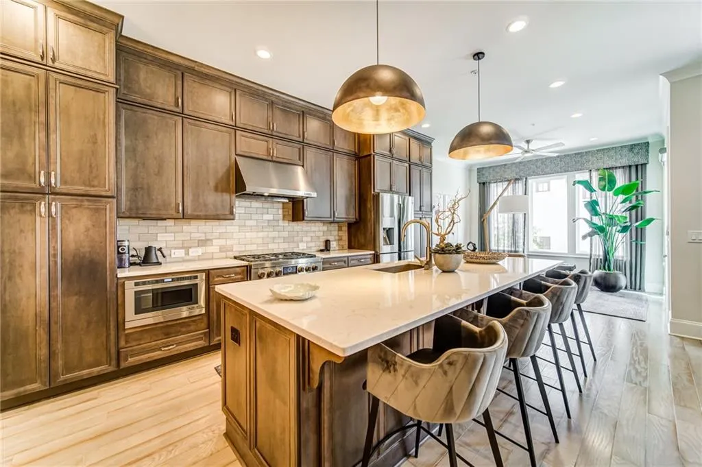 4512 Collins Avenue Unit 10, Atlanta, Georgia 30342, 4 Bedrooms Bedrooms, ,4 BathroomsBathrooms,Residential,Sold,4512 Collins Avenue Unit 10,6812831