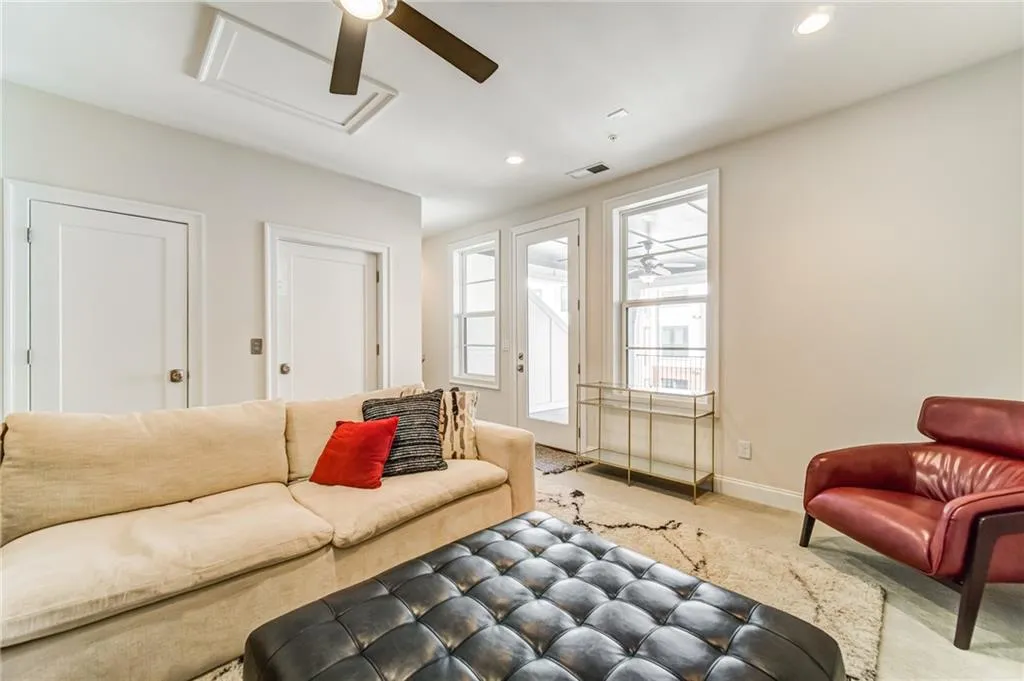4512 Collins Avenue Unit 10, Atlanta, Georgia 30342, 4 Bedrooms Bedrooms, ,4 BathroomsBathrooms,Residential,Sold,4512 Collins Avenue Unit 10,6812831