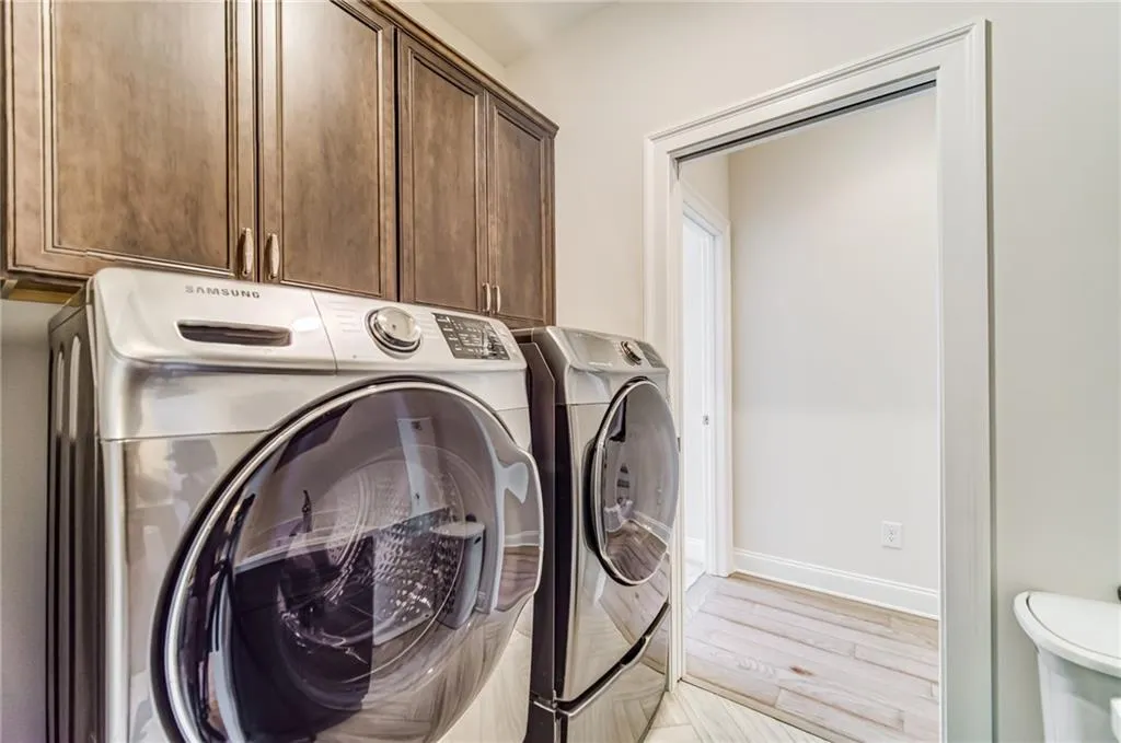 4512 Collins Avenue Unit 10, Atlanta, Georgia 30342, 4 Bedrooms Bedrooms, ,4 BathroomsBathrooms,Residential,Sold,4512 Collins Avenue Unit 10,6812831