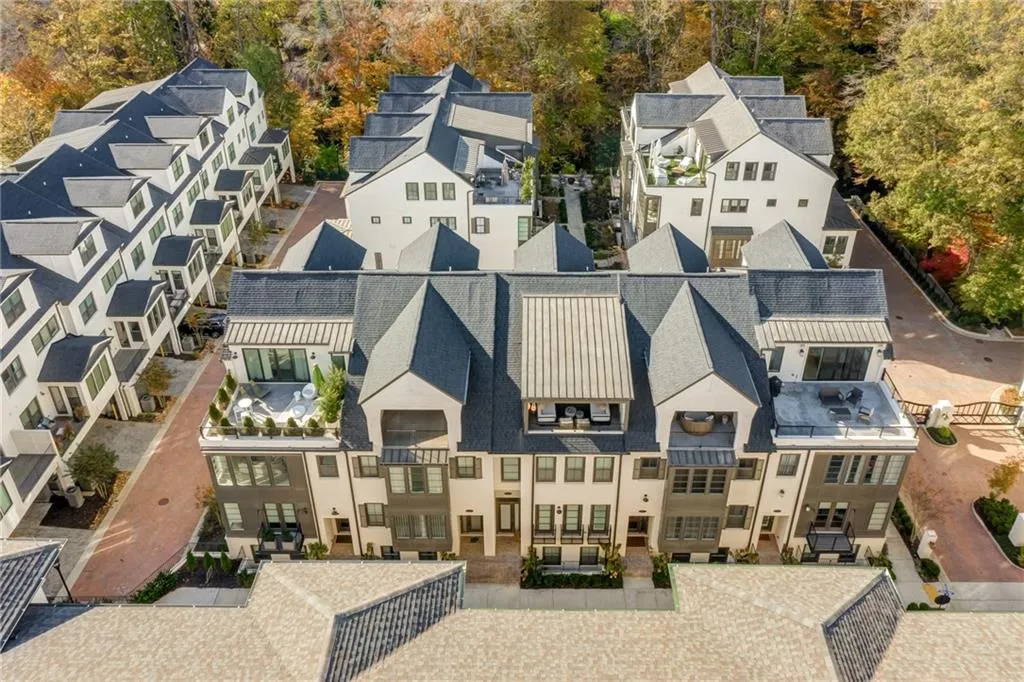 4512 Collins Avenue Unit 10, Atlanta, Georgia 30342, 4 Bedrooms Bedrooms, ,4 BathroomsBathrooms,Residential,Sold,4512 Collins Avenue Unit 10,6812831