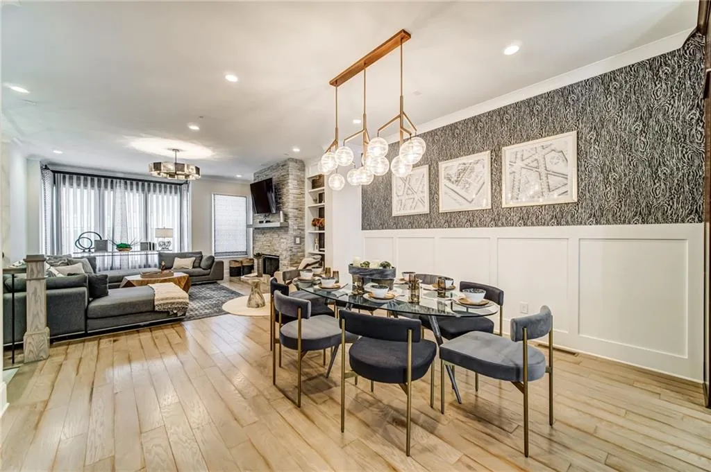 4512 Collins Avenue Unit 10, Atlanta, Georgia 30342, 4 Bedrooms Bedrooms, ,4 BathroomsBathrooms,Residential,Sold,4512 Collins Avenue Unit 10,6812831