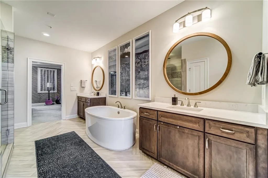4512 Collins Avenue Unit 10, Atlanta, Georgia 30342, 4 Bedrooms Bedrooms, ,4 BathroomsBathrooms,Residential,Sold,4512 Collins Avenue Unit 10,6812831