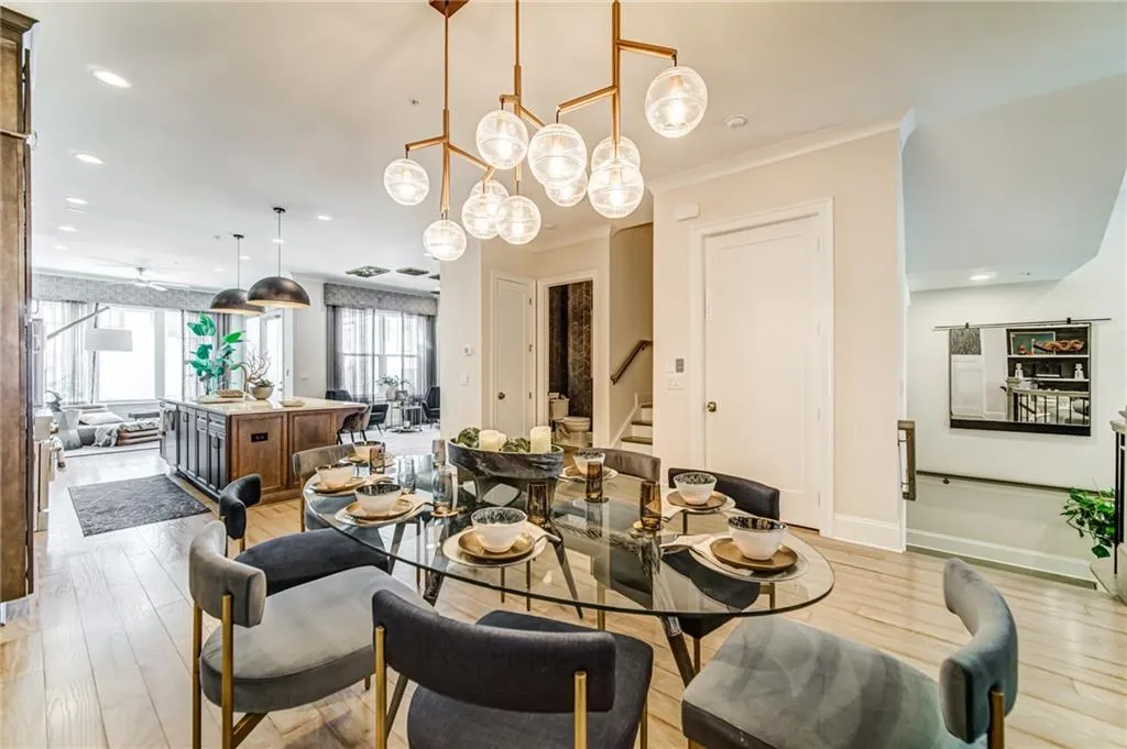 4512 Collins Avenue Unit 10, Atlanta, Georgia 30342, 4 Bedrooms Bedrooms, ,4 BathroomsBathrooms,Residential,Sold,4512 Collins Avenue Unit 10,6812831