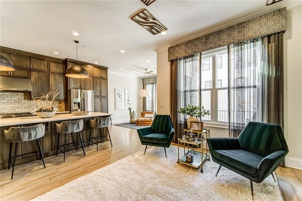 4512 Collins Avenue Unit 10, Atlanta, Georgia 30342, 4 Bedrooms Bedrooms, ,4 BathroomsBathrooms,Residential,Sold,4512 Collins Avenue Unit 10,6812831