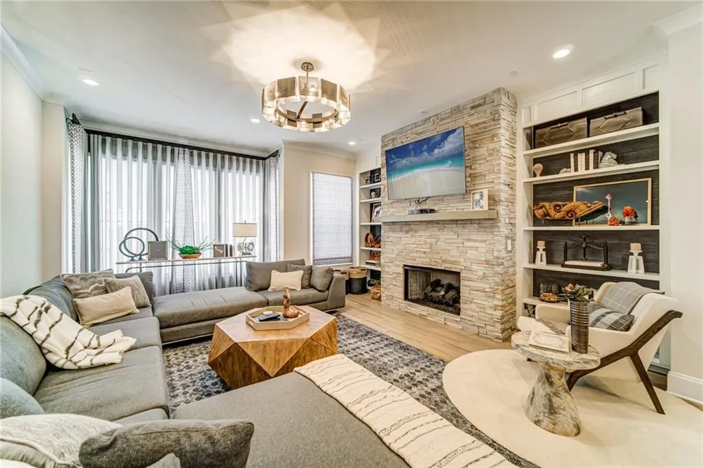 4512 Collins Avenue Unit 10, Atlanta, Georgia 30342, 4 Bedrooms Bedrooms, ,4 BathroomsBathrooms,Residential,Sold,4512 Collins Avenue Unit 10,6812831