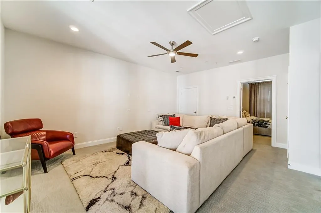 4512 Collins Avenue Unit 10, Atlanta, Georgia 30342, 4 Bedrooms Bedrooms, ,4 BathroomsBathrooms,Residential,Sold,4512 Collins Avenue Unit 10,6812831