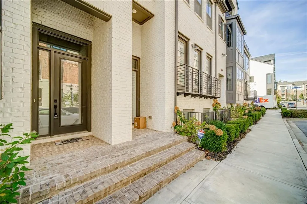 4512 Collins Avenue Unit 10, Atlanta, Georgia 30342, 4 Bedrooms Bedrooms, ,4 BathroomsBathrooms,Residential,Sold,4512 Collins Avenue Unit 10,6812831