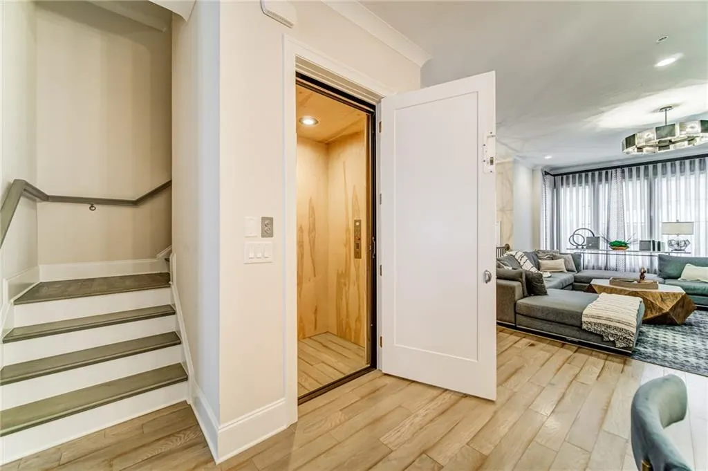 4512 Collins Avenue Unit 10, Atlanta, Georgia 30342, 4 Bedrooms Bedrooms, ,4 BathroomsBathrooms,Residential,Sold,4512 Collins Avenue Unit 10,6812831