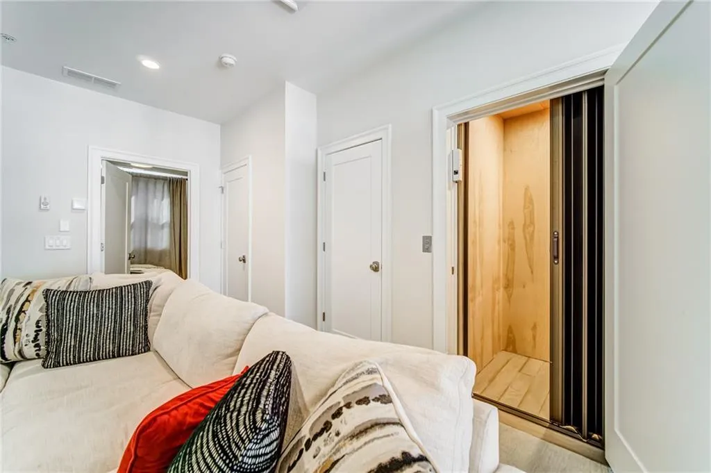4512 Collins Avenue Unit 10, Atlanta, Georgia 30342, 4 Bedrooms Bedrooms, ,4 BathroomsBathrooms,Residential,Sold,4512 Collins Avenue Unit 10,6812831