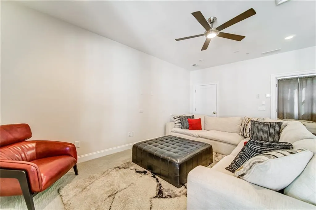 4512 Collins Avenue Unit 10, Atlanta, Georgia 30342, 4 Bedrooms Bedrooms, ,4 BathroomsBathrooms,Residential,Sold,4512 Collins Avenue Unit 10,6812831