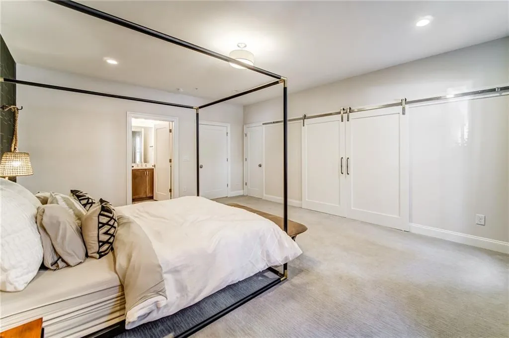 4512 Collins Avenue Unit 10, Atlanta, Georgia 30342, 4 Bedrooms Bedrooms, ,4 BathroomsBathrooms,Residential,Sold,4512 Collins Avenue Unit 10,6812831