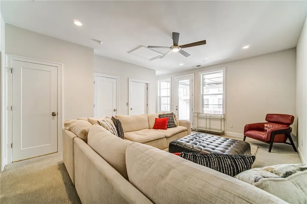 4512 Collins Avenue Unit 10, Atlanta, Georgia 30342, 4 Bedrooms Bedrooms, ,4 BathroomsBathrooms,Residential,Sold,4512 Collins Avenue Unit 10,6812831