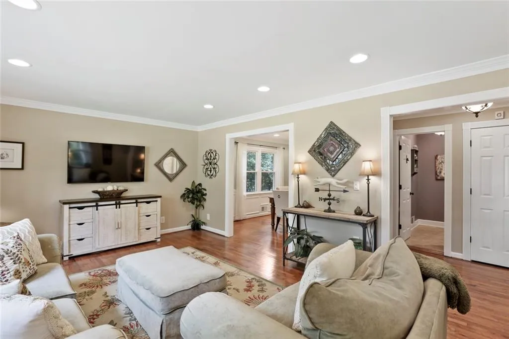 540 Tanacrest Drive, Sandy Springs, Georgia 30328, 3 Bedrooms Bedrooms, ,2 BathroomsBathrooms,Residential,Sold,540 Tanacrest Drive,6962905