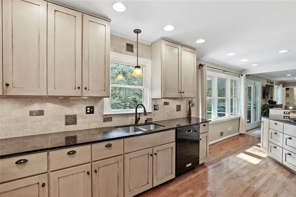 540 Tanacrest Drive, Sandy Springs, Georgia 30328, 3 Bedrooms Bedrooms, ,2 BathroomsBathrooms,Residential,Sold,540 Tanacrest Drive,6962905