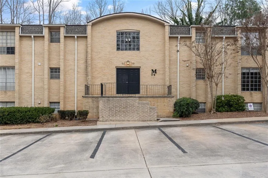 5400 Roswell Road Unit M-5, Sandy Springs, Georgia 30342, 2 Bedrooms Bedrooms, ,2 BathroomsBathrooms,Residential,Sold,5400 Roswell Road Unit M-5,6824032