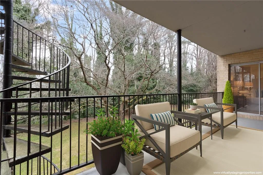 5400 Roswell Road Unit M-5, Sandy Springs, Georgia 30342, 2 Bedrooms Bedrooms, ,2 BathroomsBathrooms,Residential,Sold,5400 Roswell Road Unit M-5,6824032