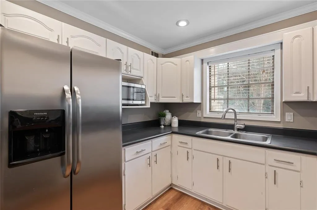 5400 Roswell Road Unit M-5, Sandy Springs, Georgia 30342, 2 Bedrooms Bedrooms, ,2 BathroomsBathrooms,Residential,Sold,5400 Roswell Road Unit M-5,6824032