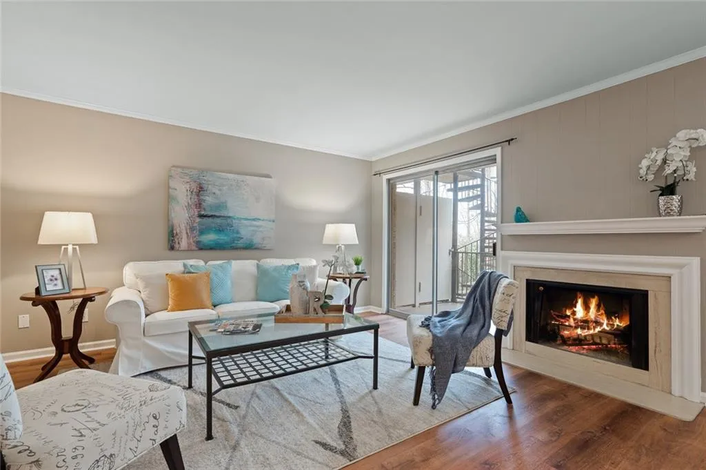 5400 Roswell Road Unit M-5, Sandy Springs, Georgia 30342, 2 Bedrooms Bedrooms, ,2 BathroomsBathrooms,Residential,Sold,5400 Roswell Road Unit M-5,6824032
