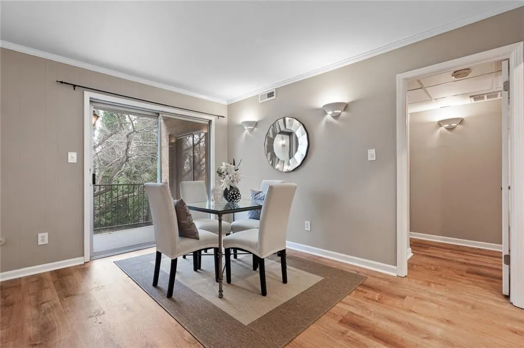 5400 Roswell Road Unit M-5, Sandy Springs, Georgia 30342, 2 Bedrooms Bedrooms, ,2 BathroomsBathrooms,Residential,Sold,5400 Roswell Road Unit M-5,6824032