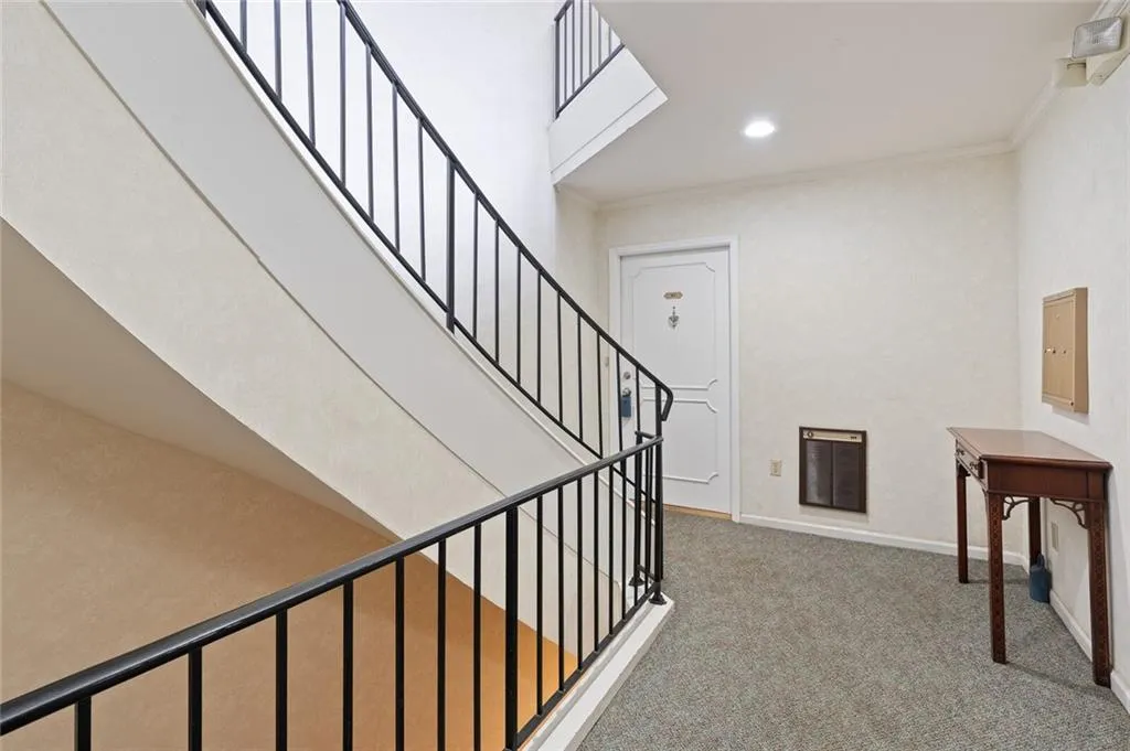 5400 Roswell Road Unit M-5, Sandy Springs, Georgia 30342, 2 Bedrooms Bedrooms, ,2 BathroomsBathrooms,Residential,Sold,5400 Roswell Road Unit M-5,6824032