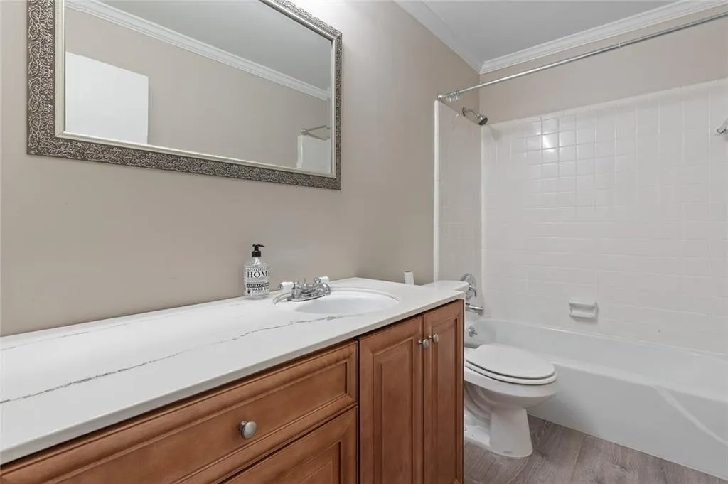 5400 Roswell Road Unit M-5, Sandy Springs, Georgia 30342, 2 Bedrooms Bedrooms, ,2 BathroomsBathrooms,Residential,Sold,5400 Roswell Road Unit M-5,6824032