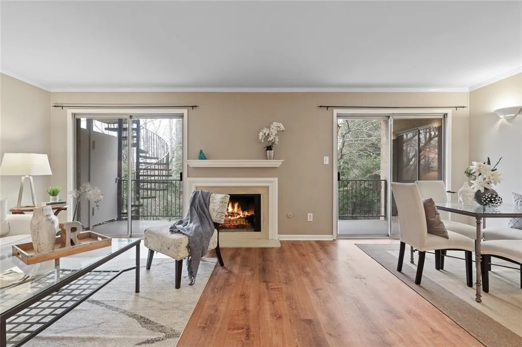 5400 Roswell Road Unit M-5, Sandy Springs, Georgia 30342, 2 Bedrooms Bedrooms, ,2 BathroomsBathrooms,Residential,Sold,5400 Roswell Road Unit M-5,6824032