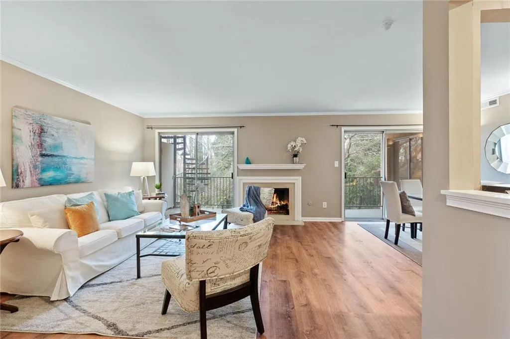5400 Roswell Road Unit M-5, Sandy Springs, Georgia 30342, 2 Bedrooms Bedrooms, ,2 BathroomsBathrooms,Residential,Sold,5400 Roswell Road Unit M-5,6824032