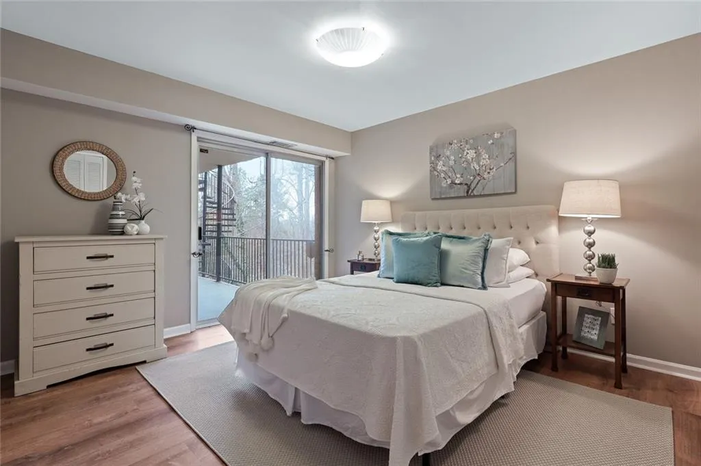 5400 Roswell Road Unit M-5, Sandy Springs, Georgia 30342, 2 Bedrooms Bedrooms, ,2 BathroomsBathrooms,Residential,Sold,5400 Roswell Road Unit M-5,6824032