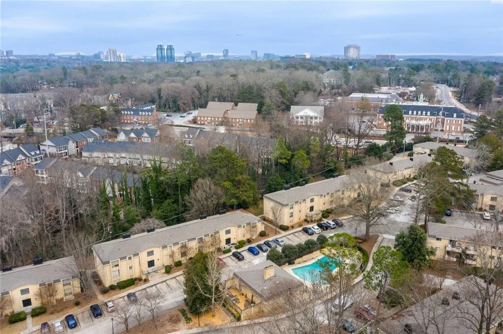 5400 Roswell Road Unit M-5, Sandy Springs, Georgia 30342, 2 Bedrooms Bedrooms, ,2 BathroomsBathrooms,Residential,Sold,5400 Roswell Road Unit M-5,6824032
