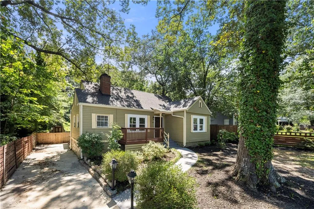 1938 Maywood Place Nw, Atlanta, Georgia 30318, 4 Bedrooms Bedrooms, ,2 BathroomsBathrooms,Residential,For Sale,1938 Maywood Place Nw,7640703