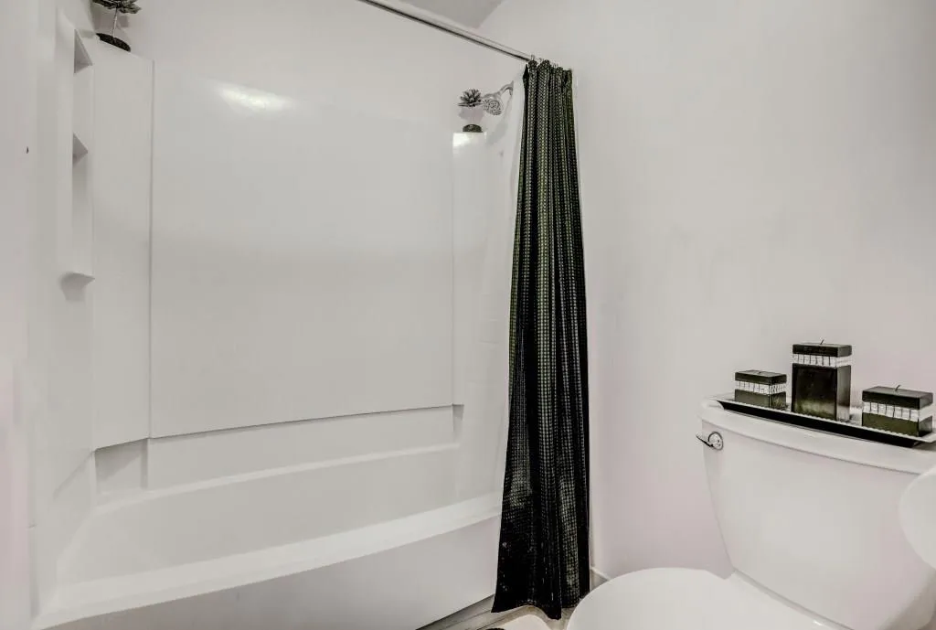 6008 Wingate Way, Sandy Springs, Georgia 30350, 1 Bedroom Bedrooms, ,1 BathroomBathrooms,Residential,Sold,6008 Wingate Way,6032009