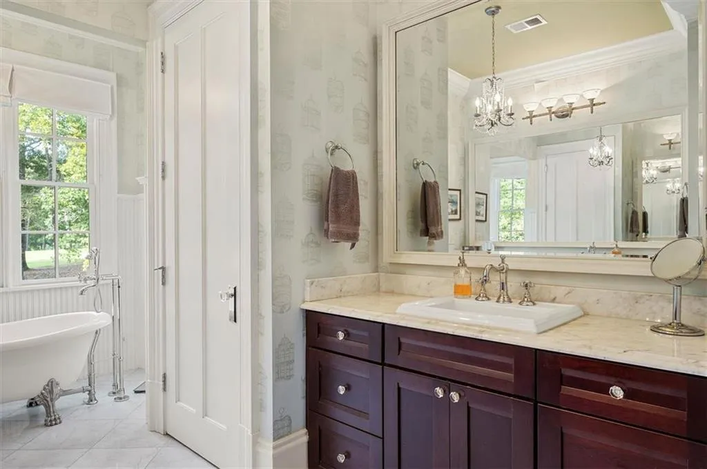 990 The 16th Fairway, Sandy Springs, Georgia 30350, 7 Bedrooms Bedrooms, ,6 BathroomsBathrooms,Residential,Sold,990 The 16th Fairway,6963820