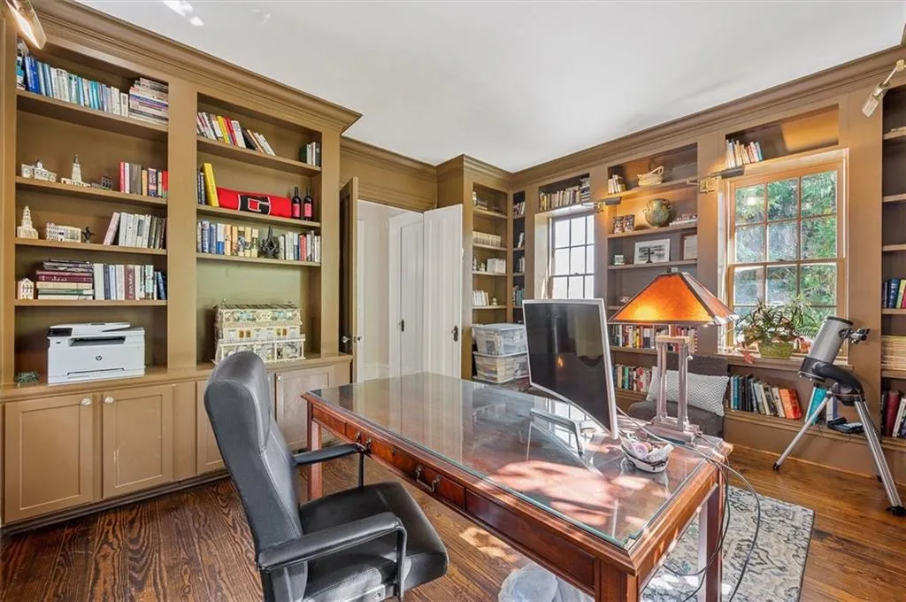 990 The 16th Fairway, Sandy Springs, Georgia 30350, 7 Bedrooms Bedrooms, ,6 BathroomsBathrooms,Residential,Sold,990 The 16th Fairway,6963820