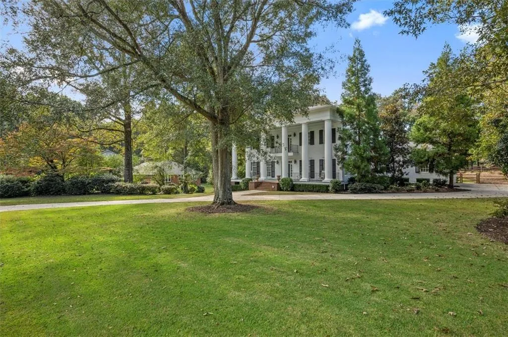 990 The 16th Fairway, Sandy Springs, Georgia 30350, 7 Bedrooms Bedrooms, ,6 BathroomsBathrooms,Residential,Sold,990 The 16th Fairway,6963820