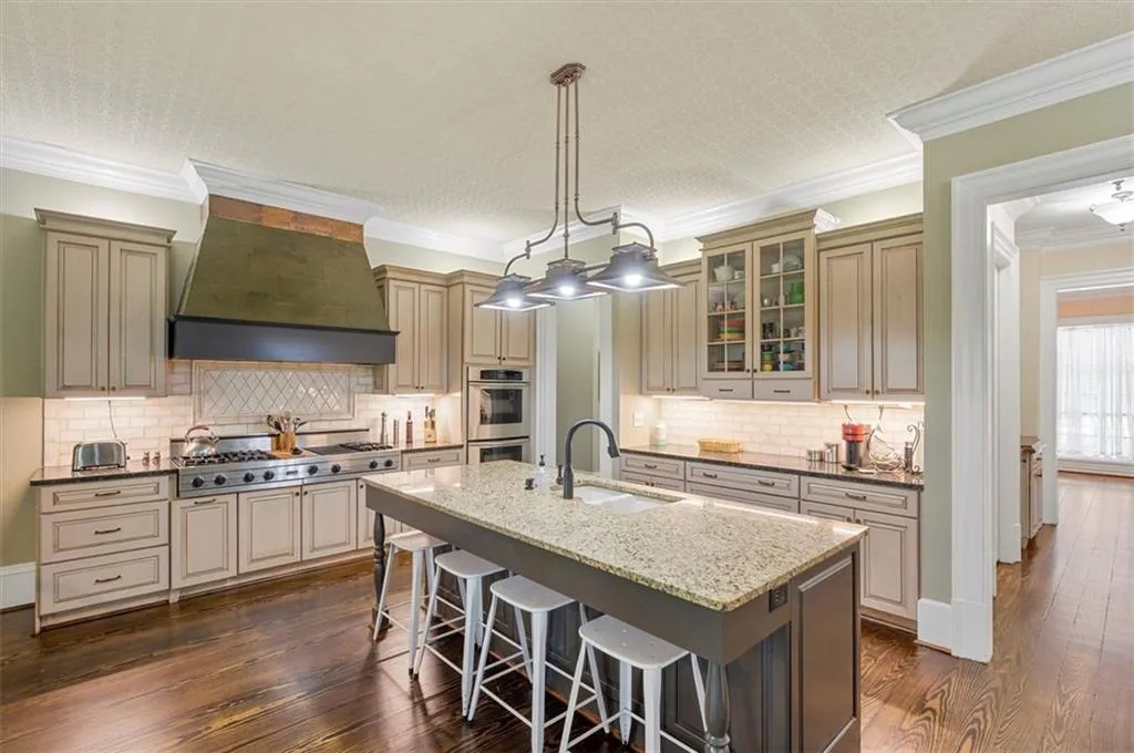 990 The 16th Fairway, Sandy Springs, Georgia 30350, 7 Bedrooms Bedrooms, ,6 BathroomsBathrooms,Residential,Sold,990 The 16th Fairway,6963820