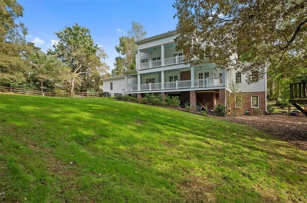 990 The 16th Fairway, Sandy Springs, Georgia 30350, 7 Bedrooms Bedrooms, ,6 BathroomsBathrooms,Residential,Sold,990 The 16th Fairway,6963820