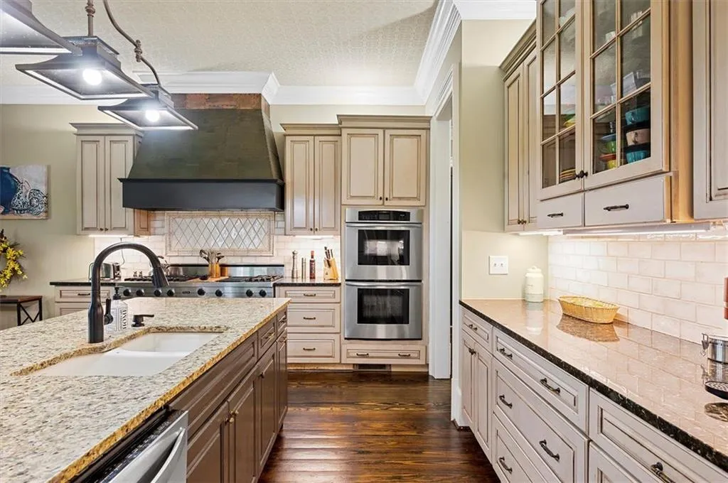 990 The 16th Fairway, Sandy Springs, Georgia 30350, 7 Bedrooms Bedrooms, ,6 BathroomsBathrooms,Residential,Sold,990 The 16th Fairway,6963820